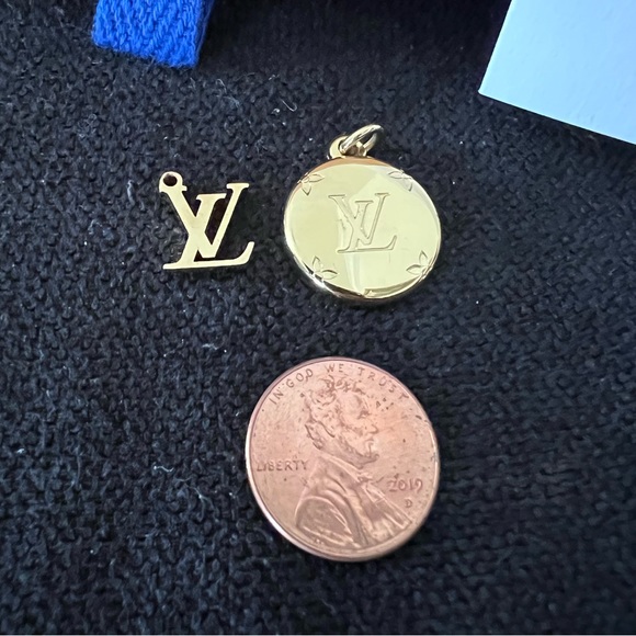 ✨ LOUIS VUITTON Monogram Pendants ✨ - Picture 3 of 10